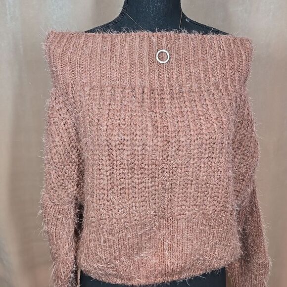 Mohair Off the Shoulder Cropped Sweater - Picture 10 of 14